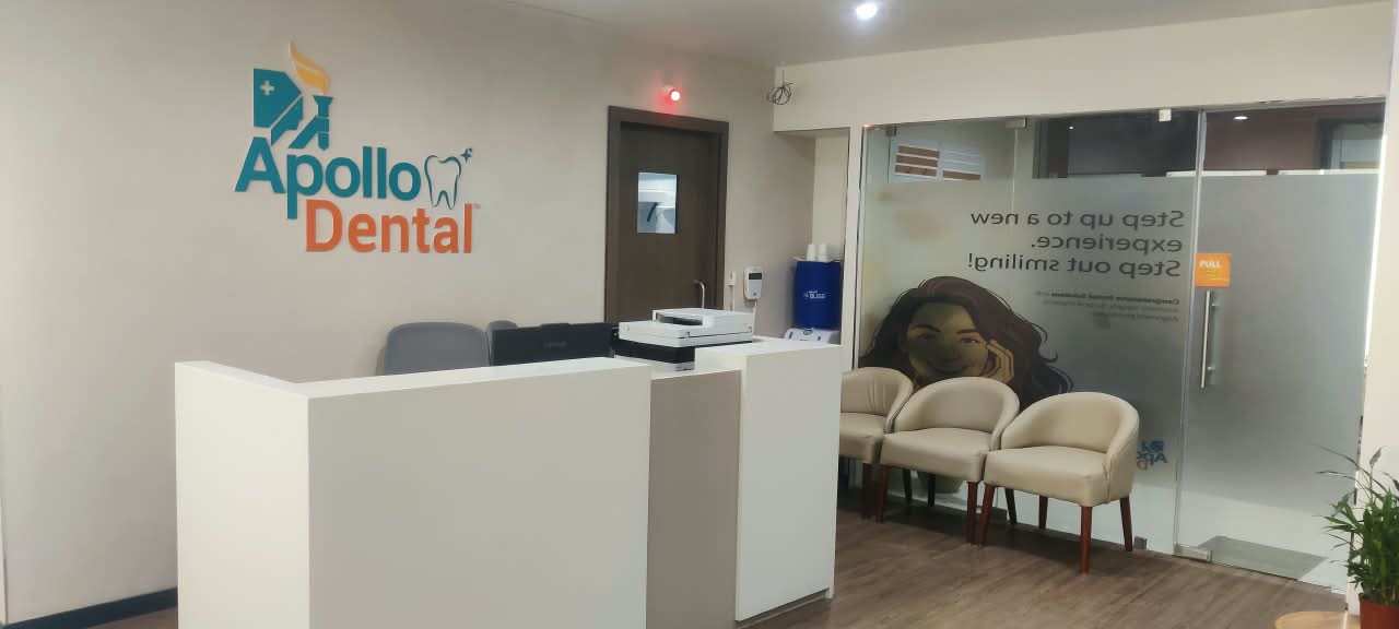 Front reception desk at Apollo Dental clinic